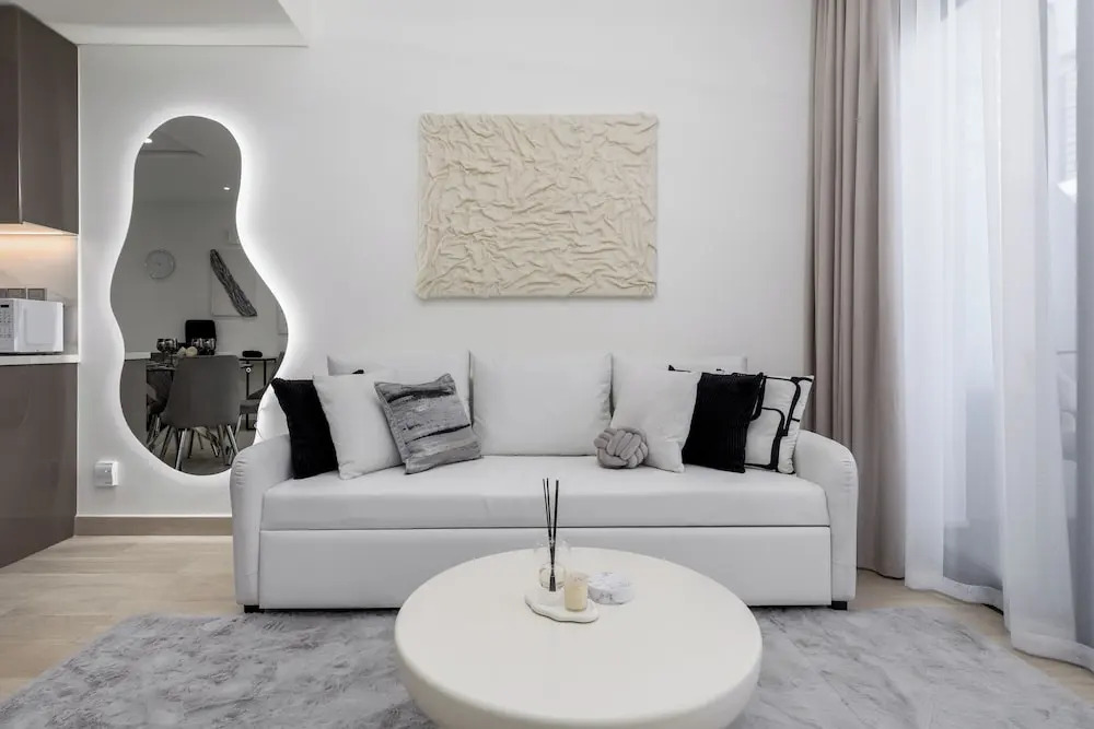 Дубай: Waves - Azizi Riviera 24: Modern 1 Bedroom Apartment