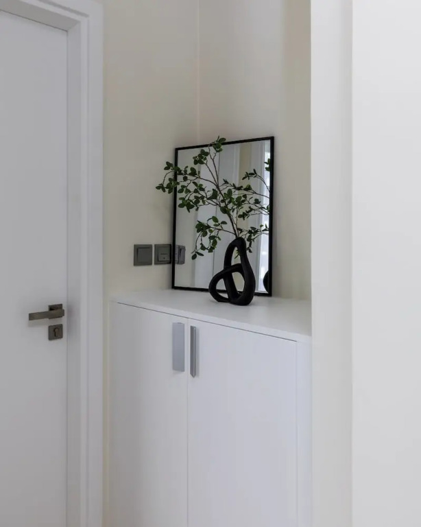 Дубай: Waves - Azizi Riviera 24: Modern 1 Bedroom Apartment