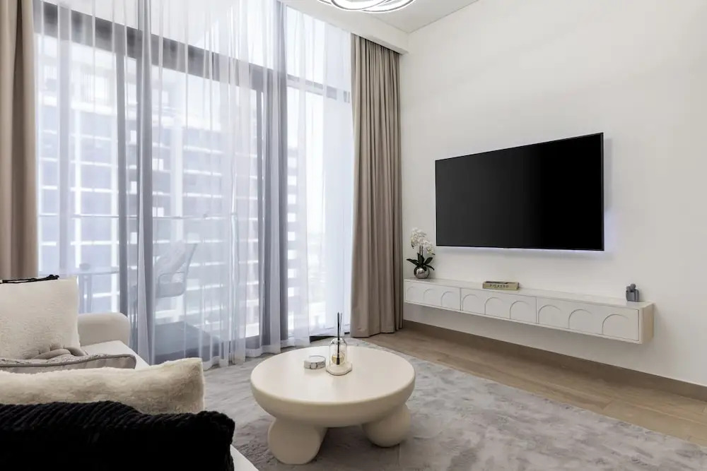 Дубай: Waves - Azizi Riviera 24: Modern 1 Bedroom Apartment