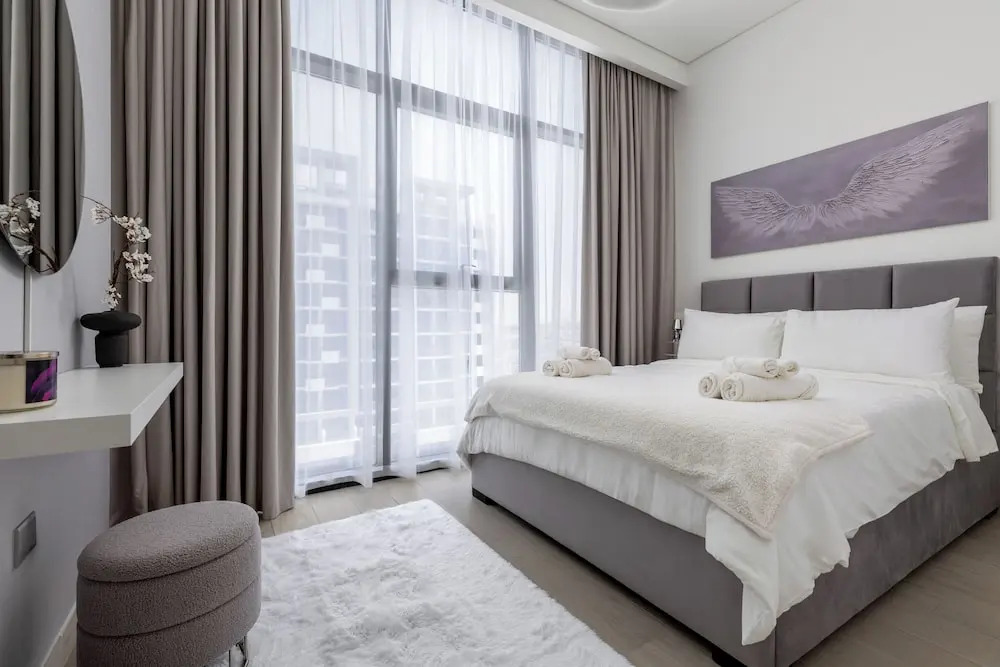 Дубай: Waves - Azizi Riviera 24: Modern 1 Bedroom Apartment