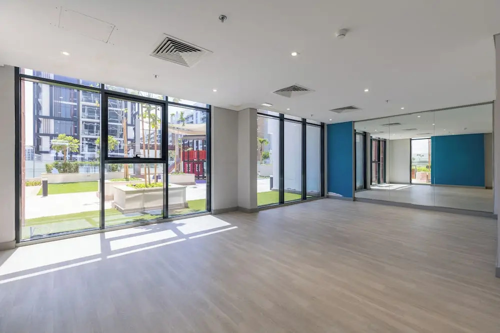 Дубай: Waves - Azizi Riviera 24: Modern 1 Bedroom Apartment