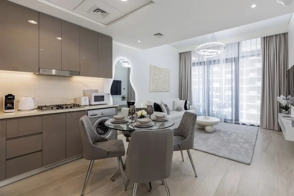 Дубай: Waves - Azizi Riviera 24: Modern 1 Bedroom Apartment