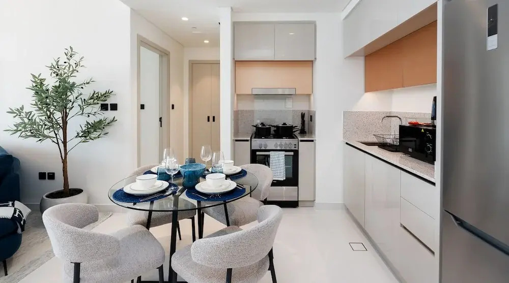 Дубай: Serene 1BR w Private Palm View Balcony