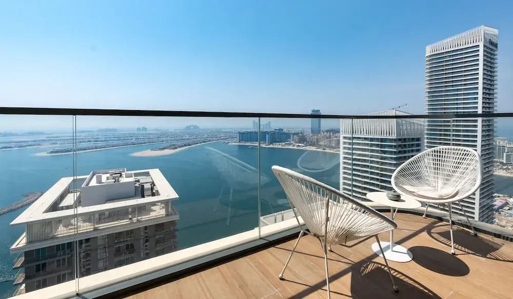 Дубай: Serene 1BR w Private Palm View Balcony
