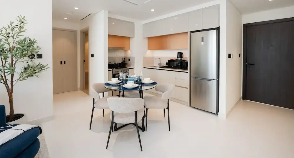 Дубай: Serene 1BR w Private Palm View Balcony