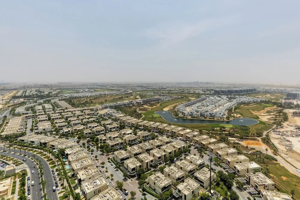 Дубай: Waves - Elegant 28th Floor Studio in Carson A, Damac Hills