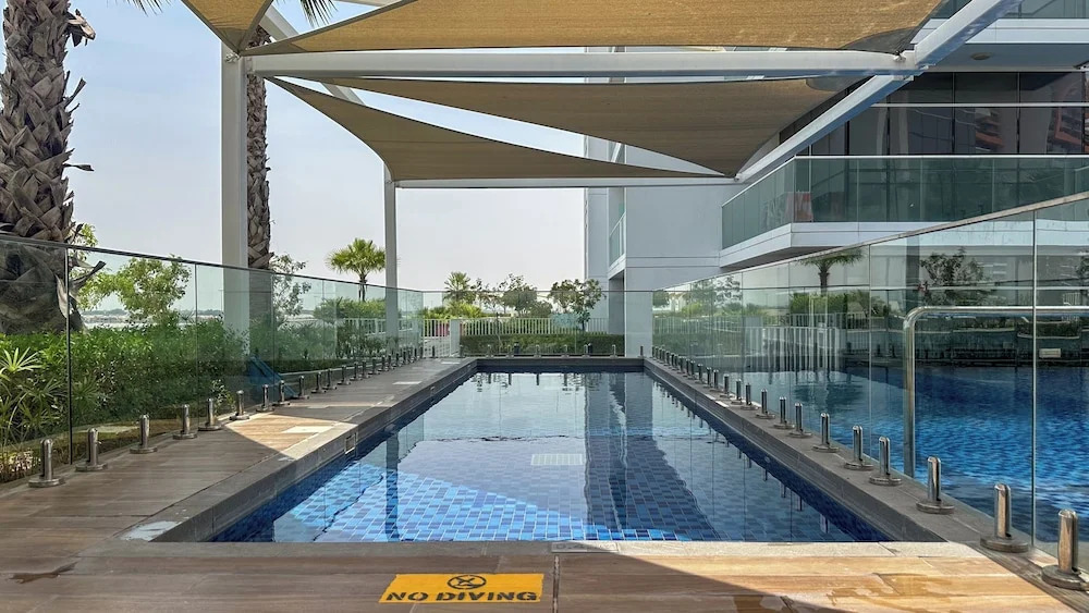 Дубай: Waves - Elegant 28th Floor Studio in Carson A, Damac Hills