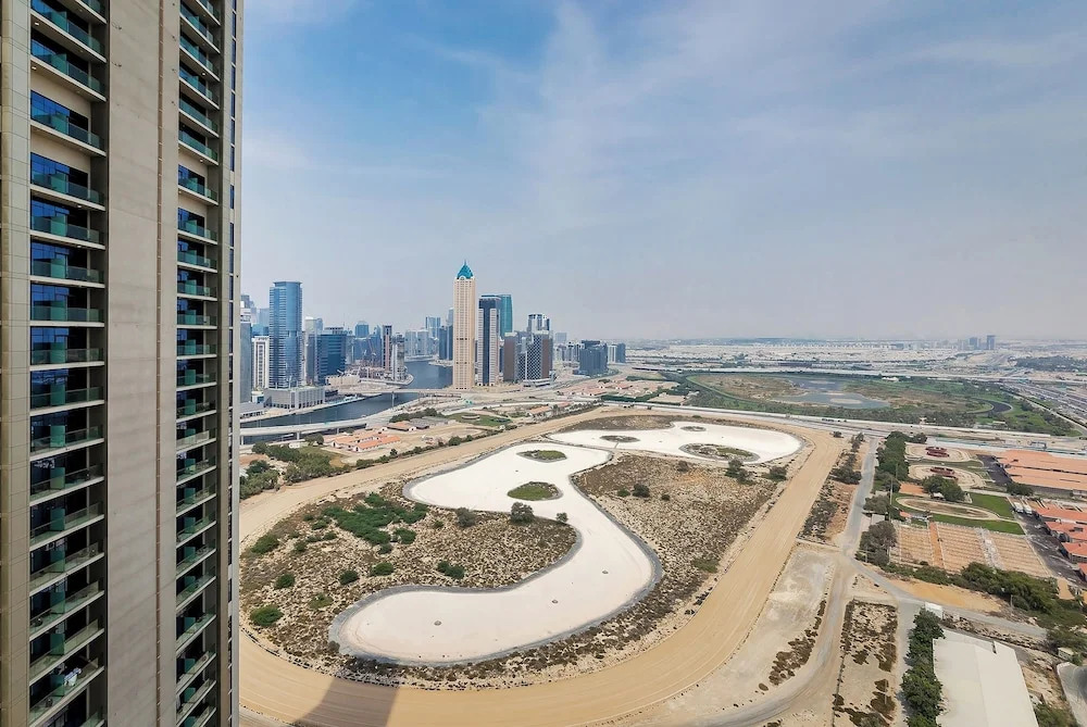 Дубай: Extremely High 2BR in Aykon City Tower