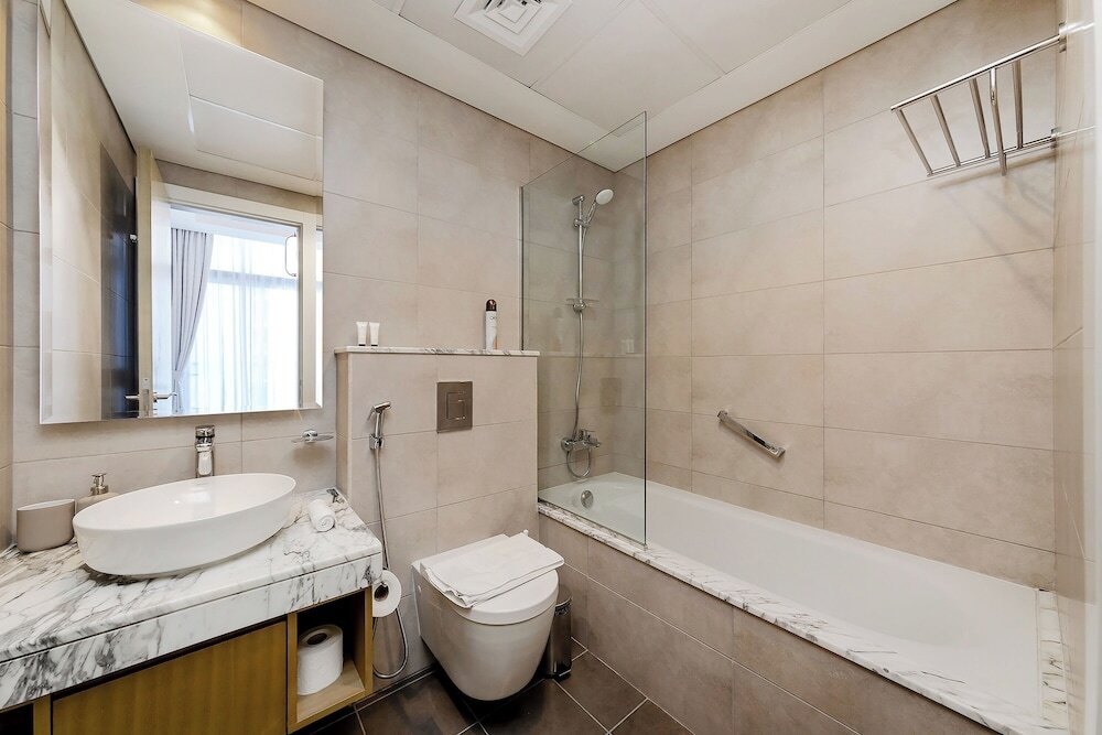 Дубай: Extremely High 2BR in Aykon City Tower