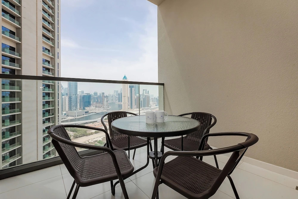 Дубай: Extremely High 2BR in Aykon City Tower