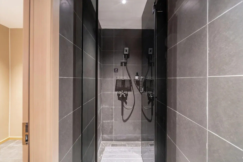 Шанхай: CaptainNo 5YouthHotel XianxiaRoad Branch