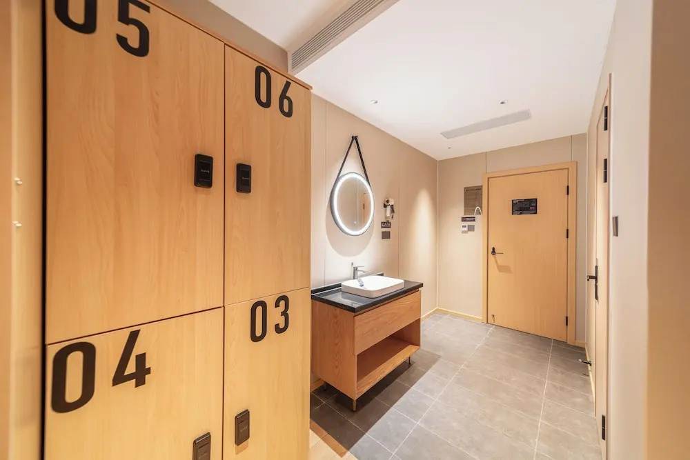 Шанхай: CaptainNo 5YouthHotel XianxiaRoad Branch