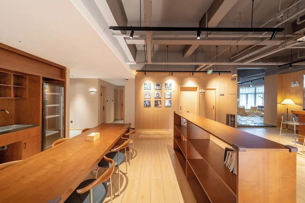 Шанхай: CaptainNo 5YouthHotel XianxiaRoad Branch