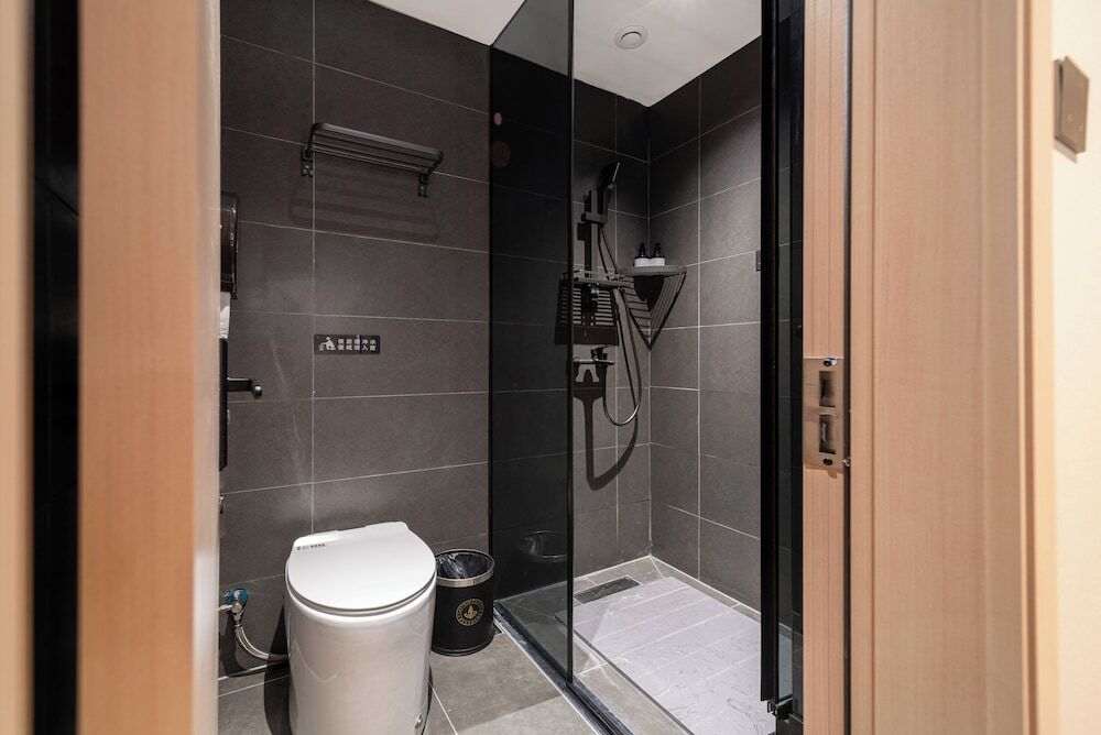 Шанхай: CaptainNo 5YouthHotel XianxiaRoad Branch
