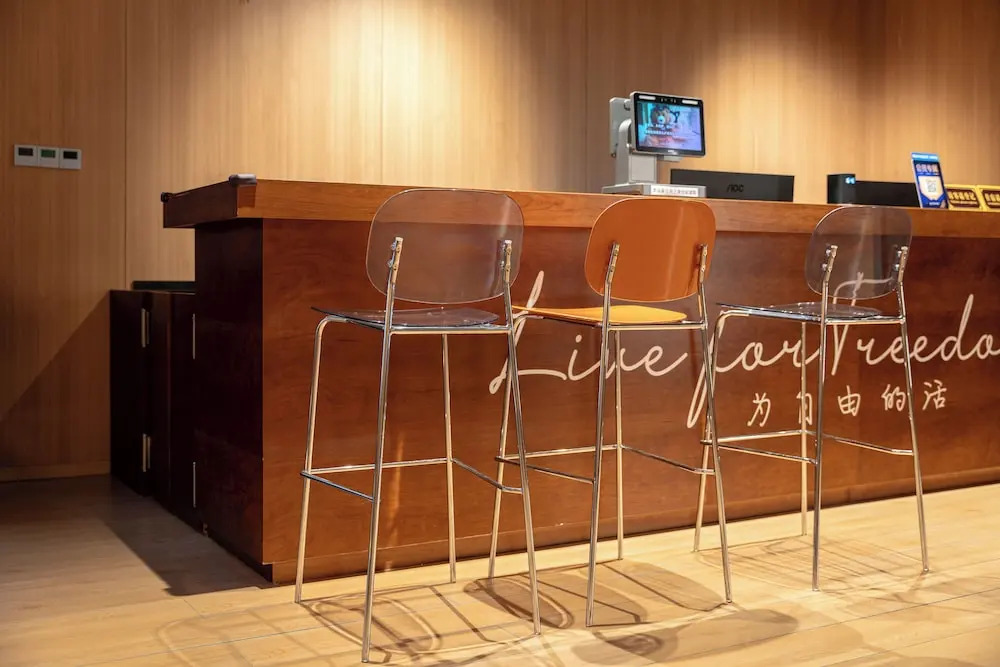 Шанхай: CaptainNo 5YouthHotel XianxiaRoad Branch