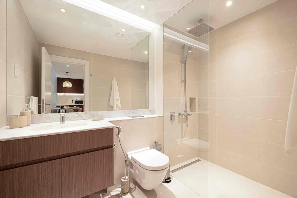 Дубай: Luxury 1BR La Rive 2