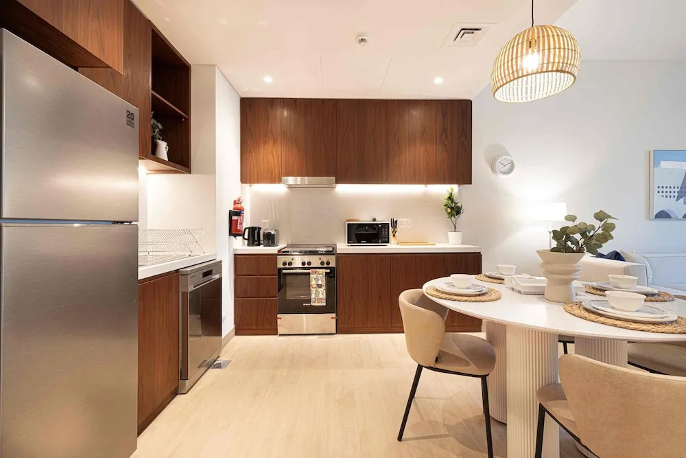 Дубай: Luxury 1BR La Rive 2