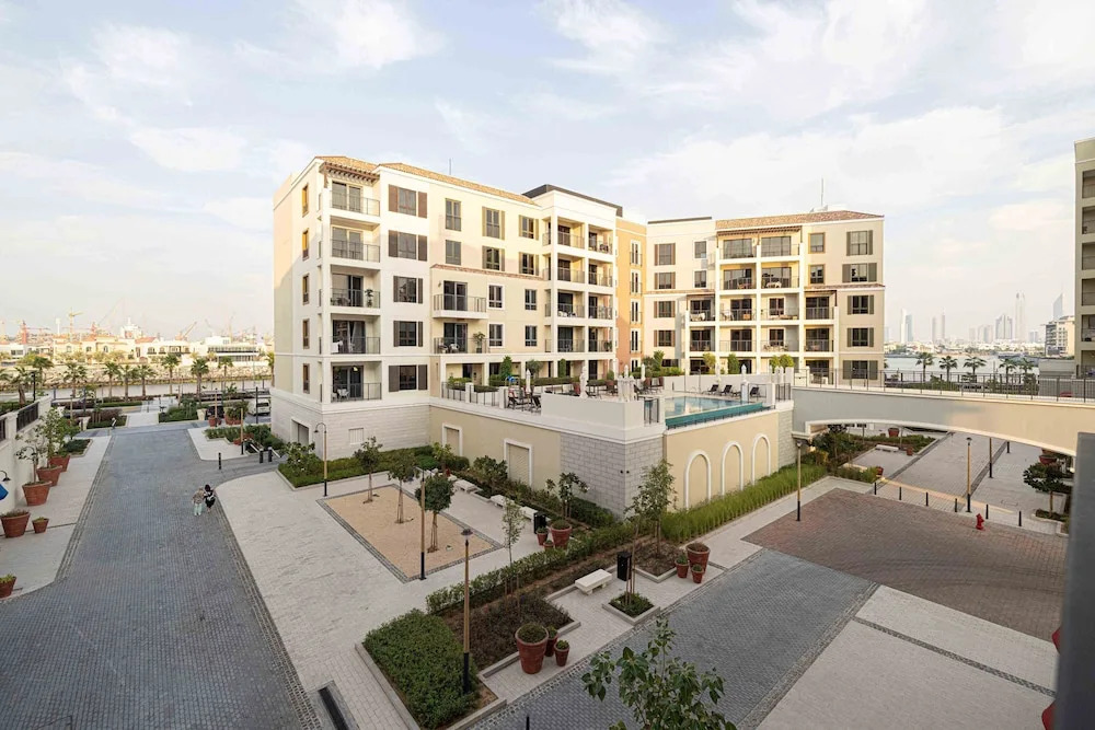 Дубай: Luxury 1BR La Rive 2
