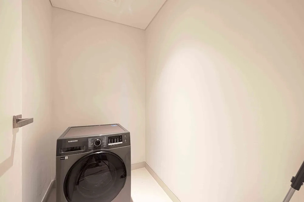 Дубай: Luxury 1BR La Rive 2