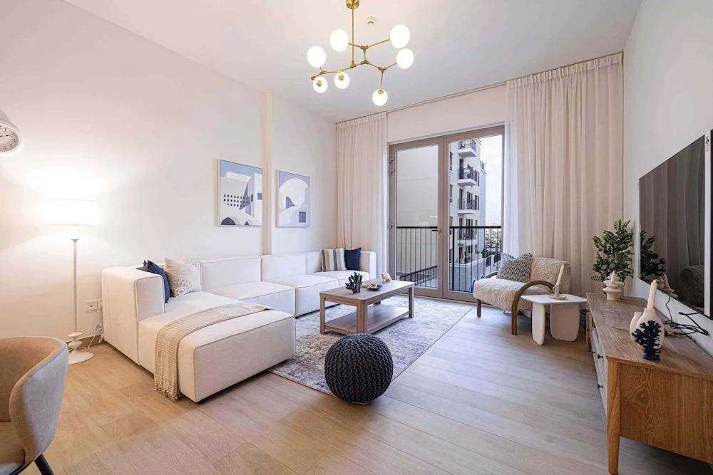 Дубай: Luxury 1BR La Rive 2