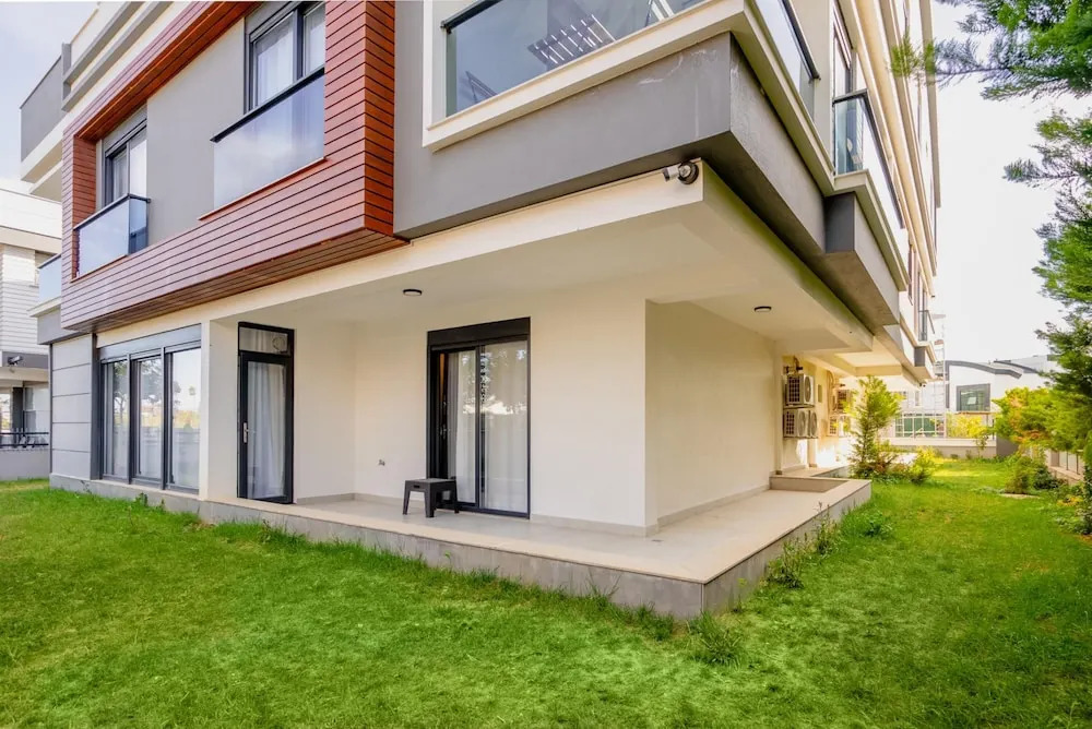 Анталья: Modern Flat w Patio and Garden 5 min to Lara Beach