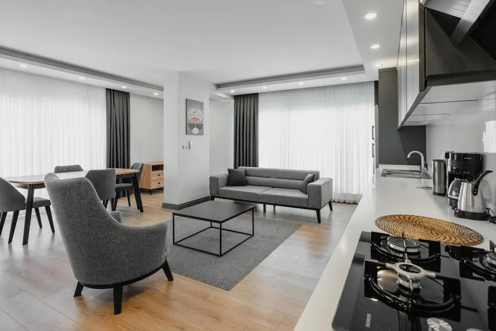 Анталья: Modern Flat w Patio and Garden 5 min to Lara Beach
