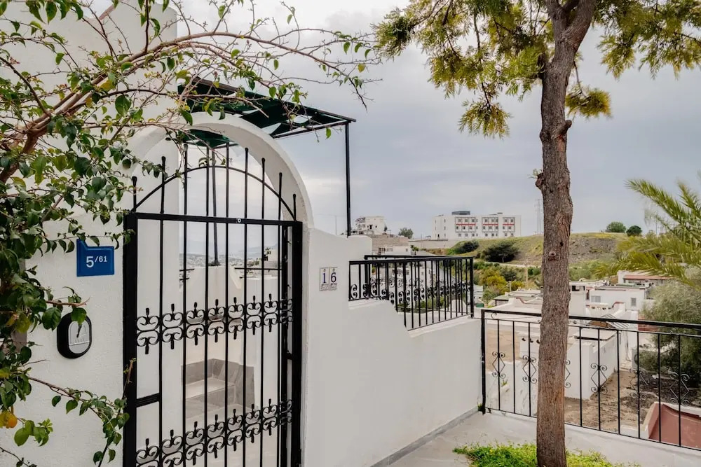 Бодрум: Villa With Sea View Balcony 6 min to Beach