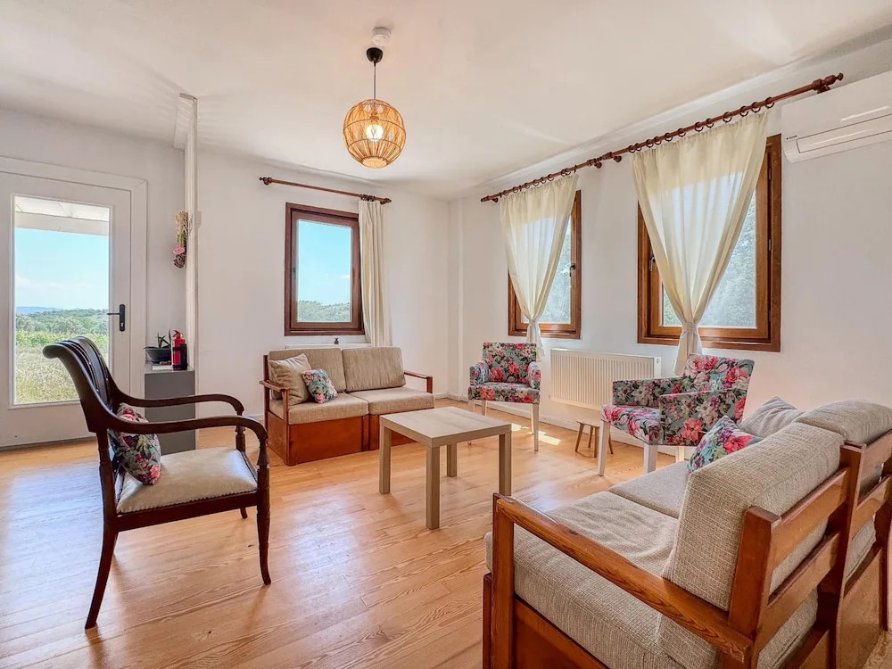 Бозджаада: House w Garden 5 min to Tuzburnu Bay in Bozcaada