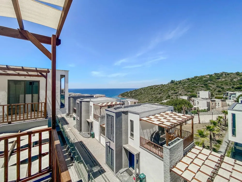 Милас: Sea View House w Balcony 3 min to Beach in Milas