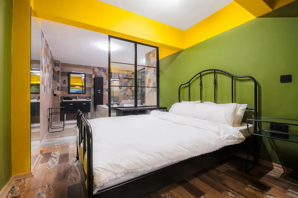 Flat w Jacuzzi and Backyard 6 min to Kadikoy Coast — фото 3
