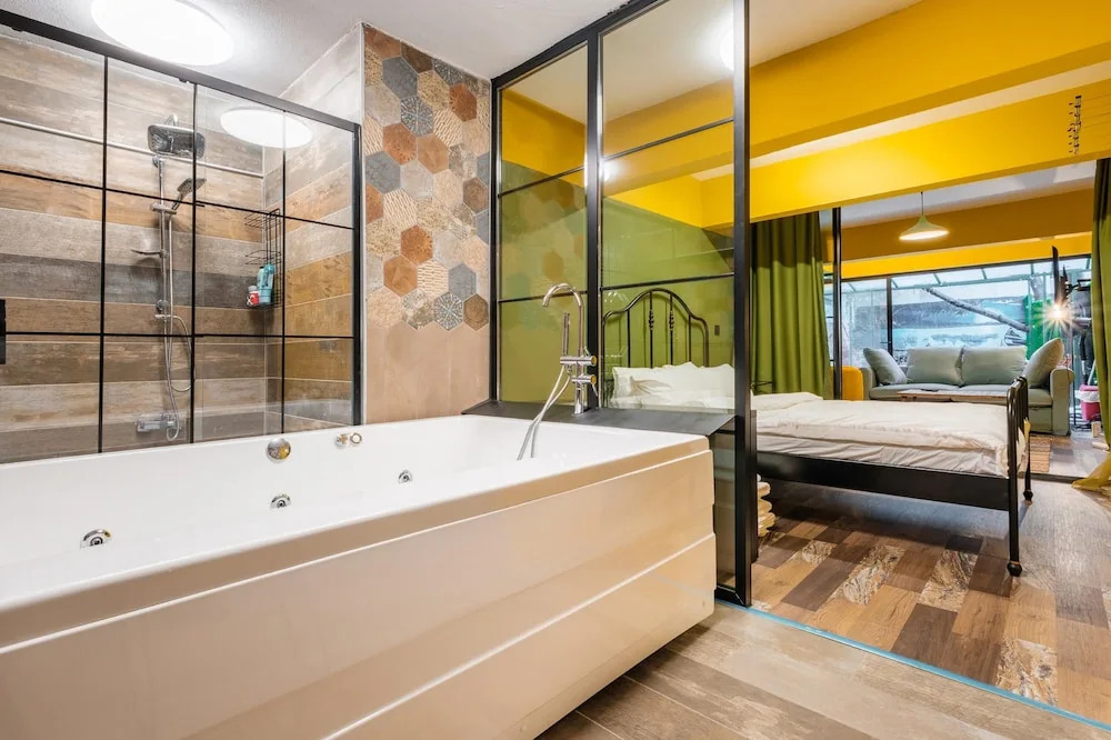 Flat w Jacuzzi and Backyard 6 min to Kadikoy Coast — фото 5