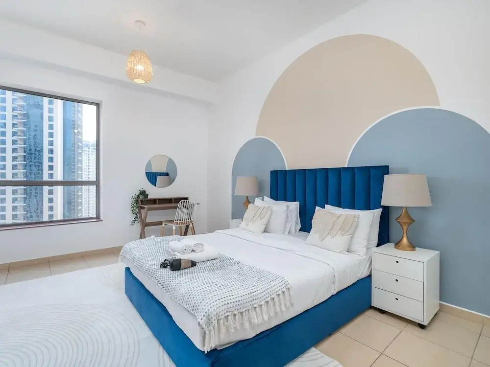 Дубай: 3BR Boutique Apt Near JBR Beach by Belvilla