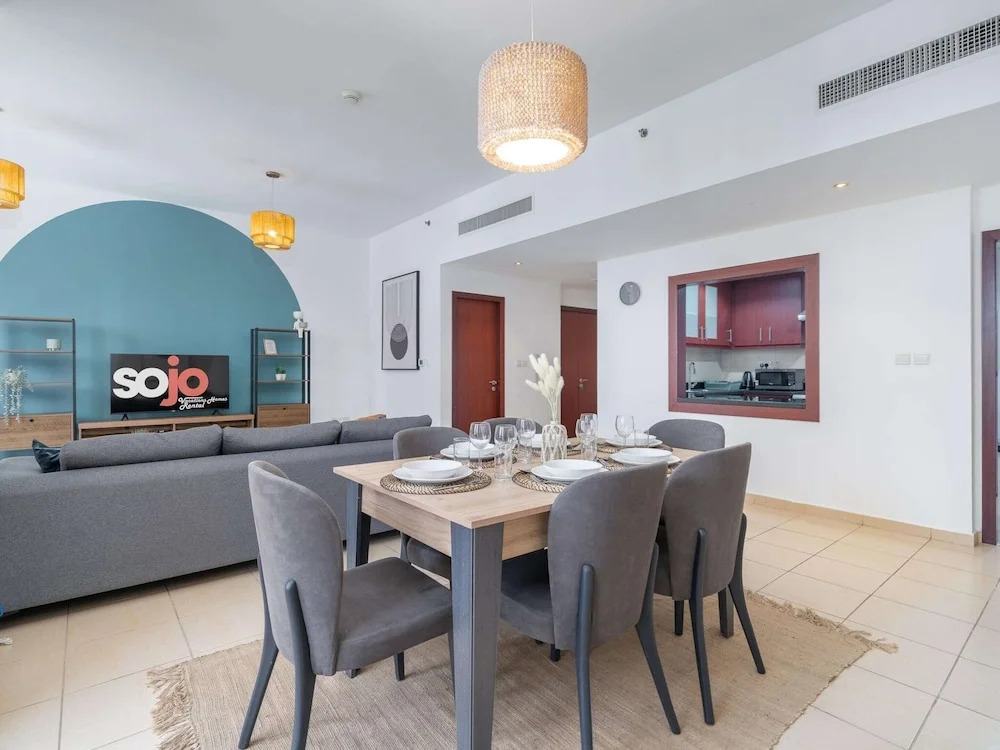 Дубай: 3BR Boutique Apt Near JBR Beach by Belvilla