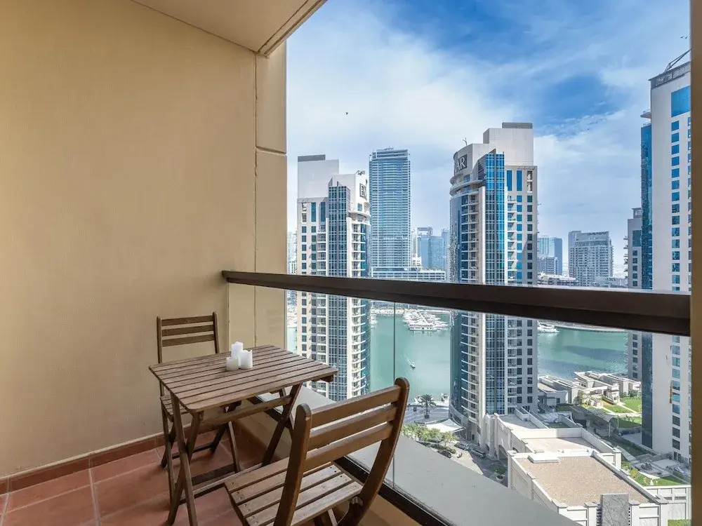 Дубай: 3BR Boutique Apt Near JBR Beach by Belvilla
