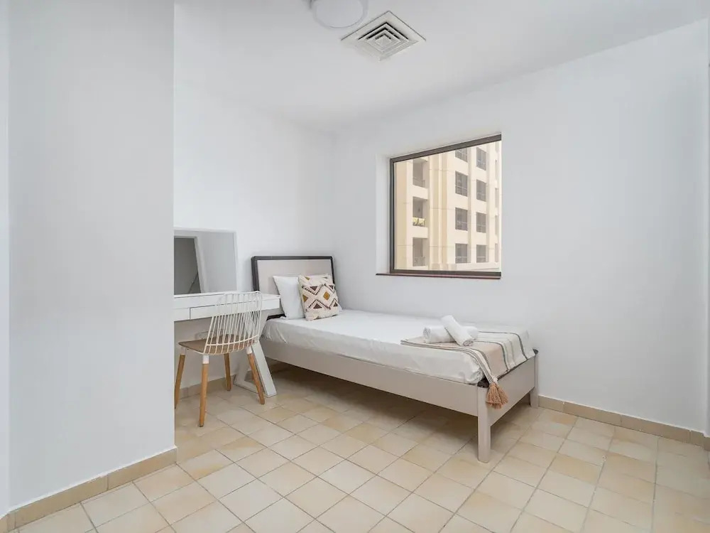 Дубай: 3BR Boutique Apt Near JBR Beach by Belvilla