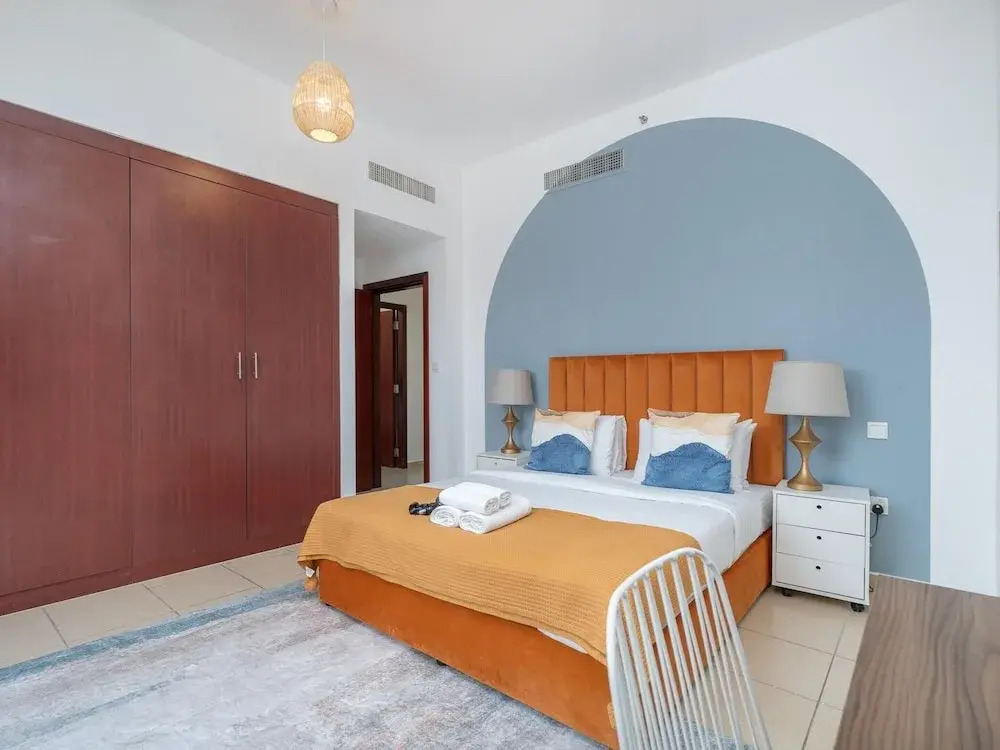 Дубай: 3BR Boutique Apt Near JBR Beach by Belvilla