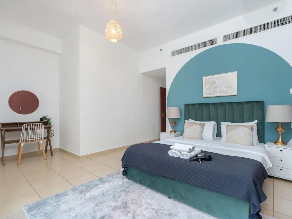 Дубай: 3BR Boutique Apt Near JBR Beach by Belvilla