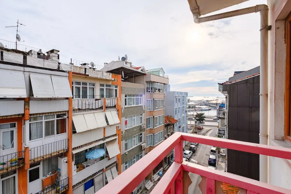 Studio With a Sea View Balcony in Bakirkoy — фото 1