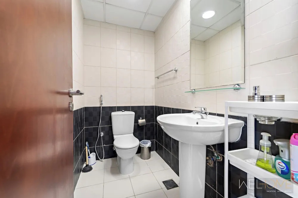 Дубай: WelHome - Stunning High-Rise with Canal View Near MarinaMall