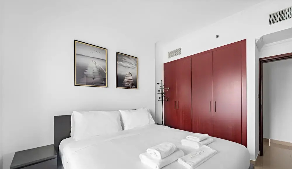 Дубай: WelHome - Stunning High-Rise with Canal View Near MarinaMall