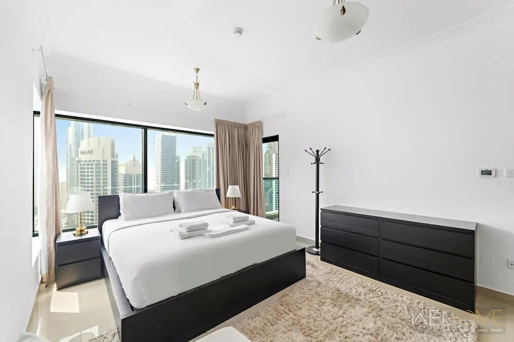 Дубай: WelHome - Stunning High-Rise with Canal View Near MarinaMall
