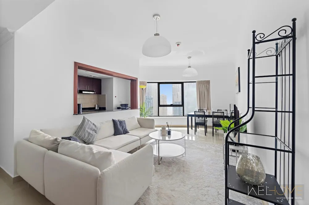 Дубай: WelHome - Stunning High-Rise with Canal View Near MarinaMall