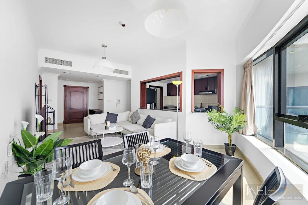 Дубай: WelHome - Stunning High-Rise with Canal View Near MarinaMall