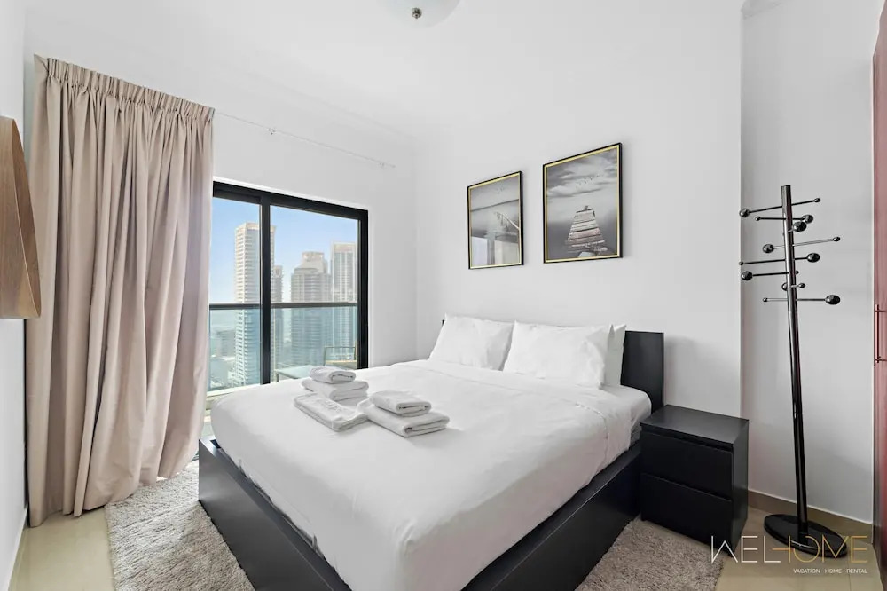 Дубай: WelHome - Stunning High-Rise with Canal View Near MarinaMall