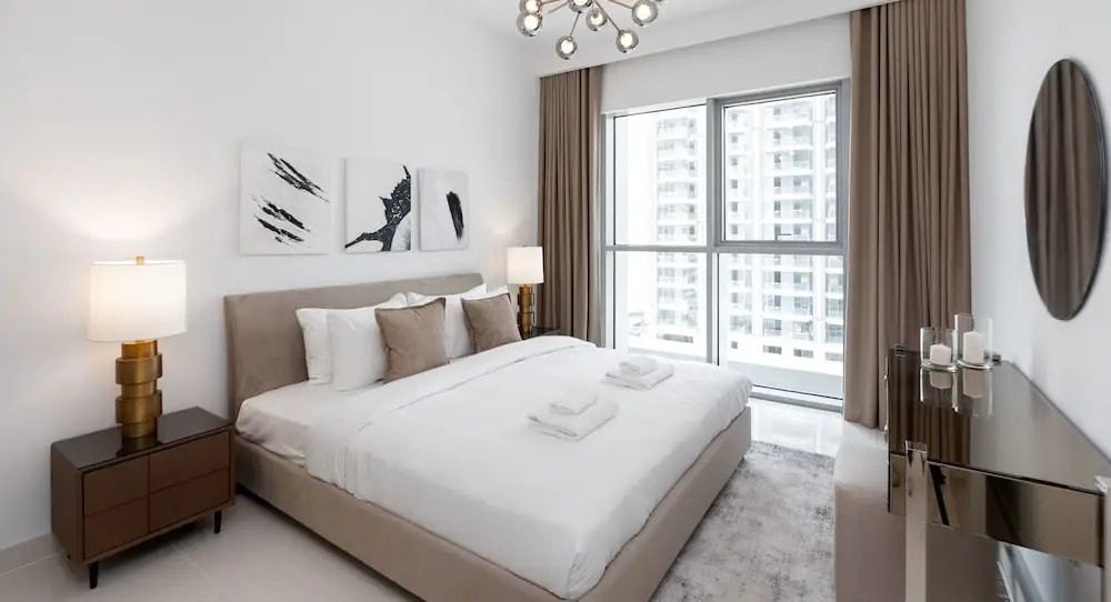 Дубай: Contemporary 1BR w Dubai Marina Glimpse