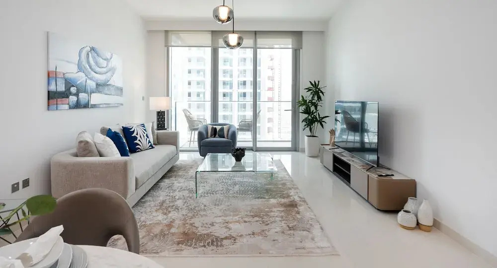 Дубай: Contemporary 1BR w Dubai Marina Glimpse