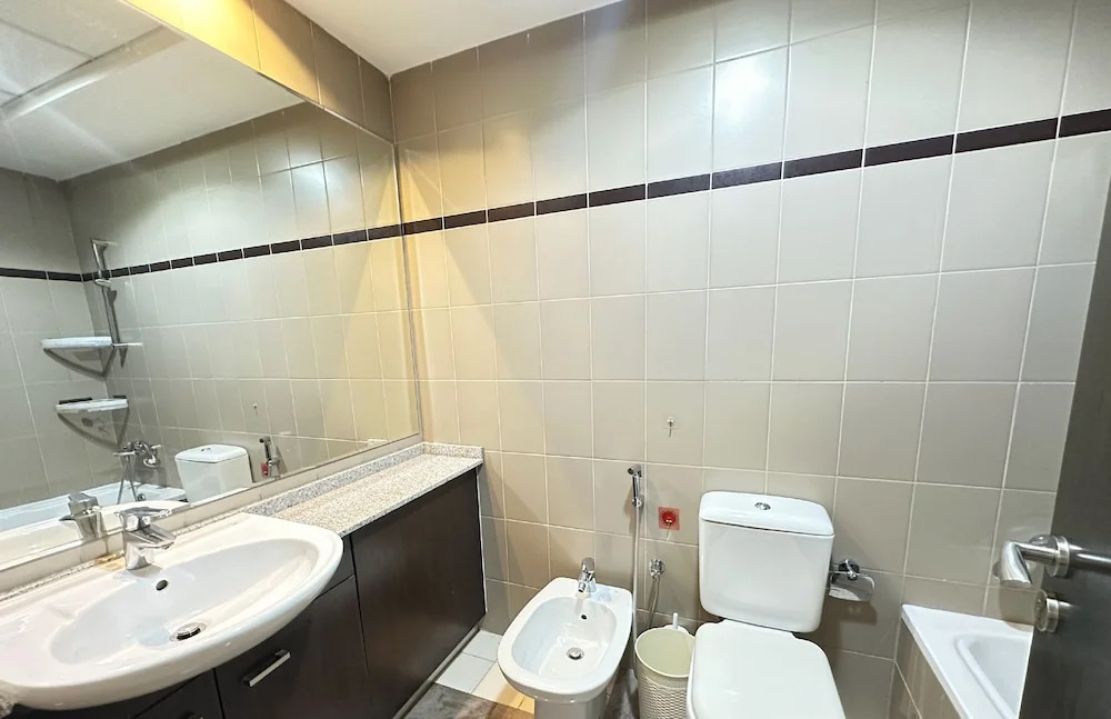 Дубай: 2-Bedroom Holiday Home Remraam Community