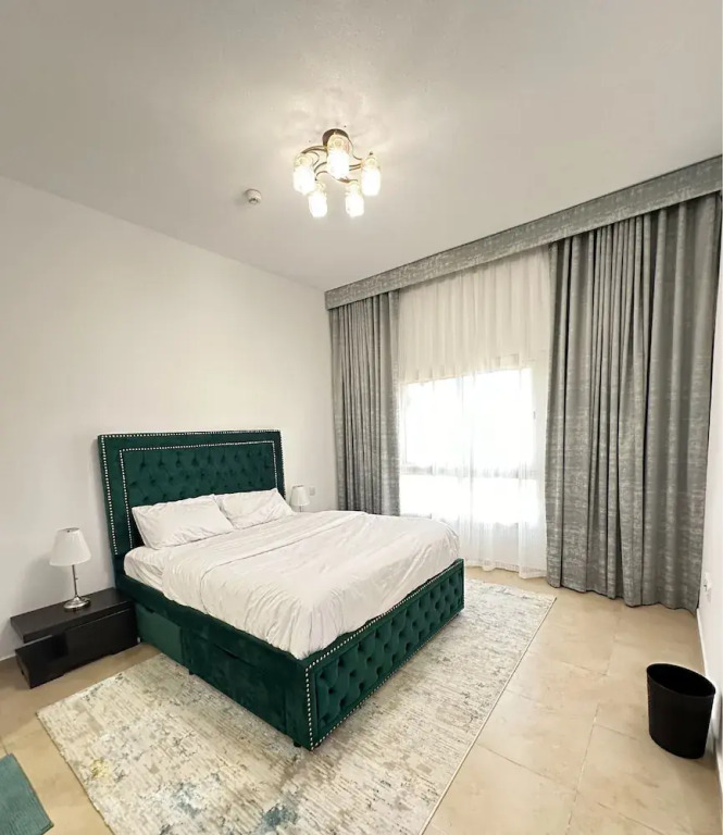 Дубай: 2-Bedroom Holiday Home Remraam Community