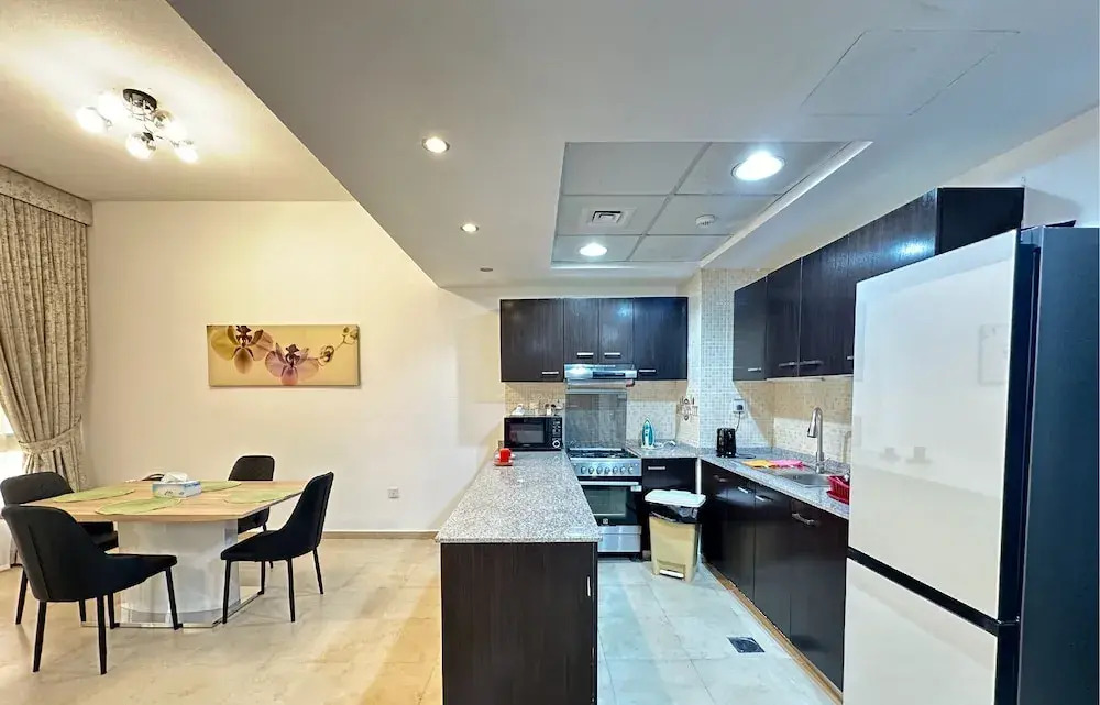 Дубай: 2-Bedroom Holiday Home Remraam Community