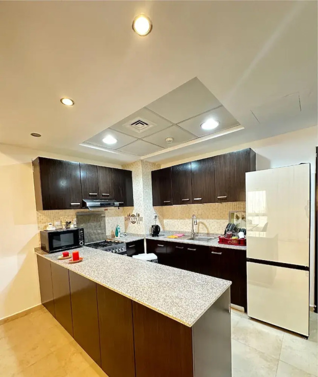 Дубай: 2-Bedroom Holiday Home Remraam Community
